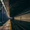 Упавший на рельсы московского метро пассажир заблокировал движение поездов
